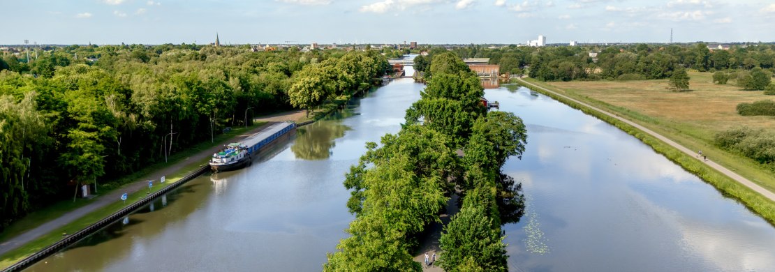 Radfahren zwischen K&uuml;stenkanal und Hunte auf der Route um Oldenburg.