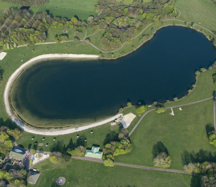 Blick auf den Hartensbergsee Goldenstedt aus der Vogelperspektive. 