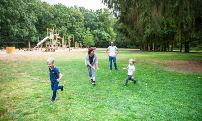 Familie im Grünen