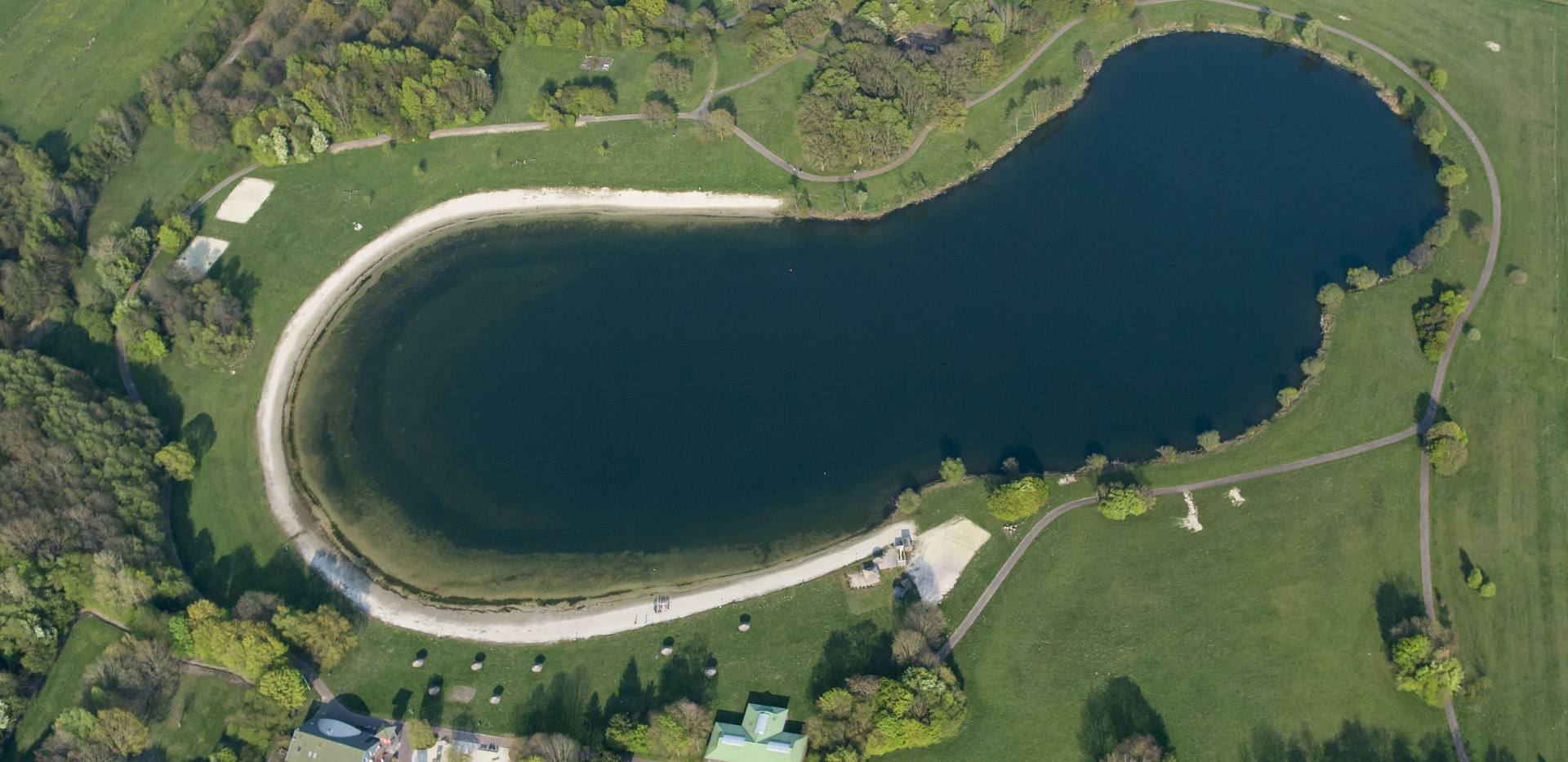 Blick auf den Hartensbergsee Goldenstedt aus der Vogelperspektive. Blick auf den Hartensbergsee Goldenstedt aus der Vogelperspektive.
