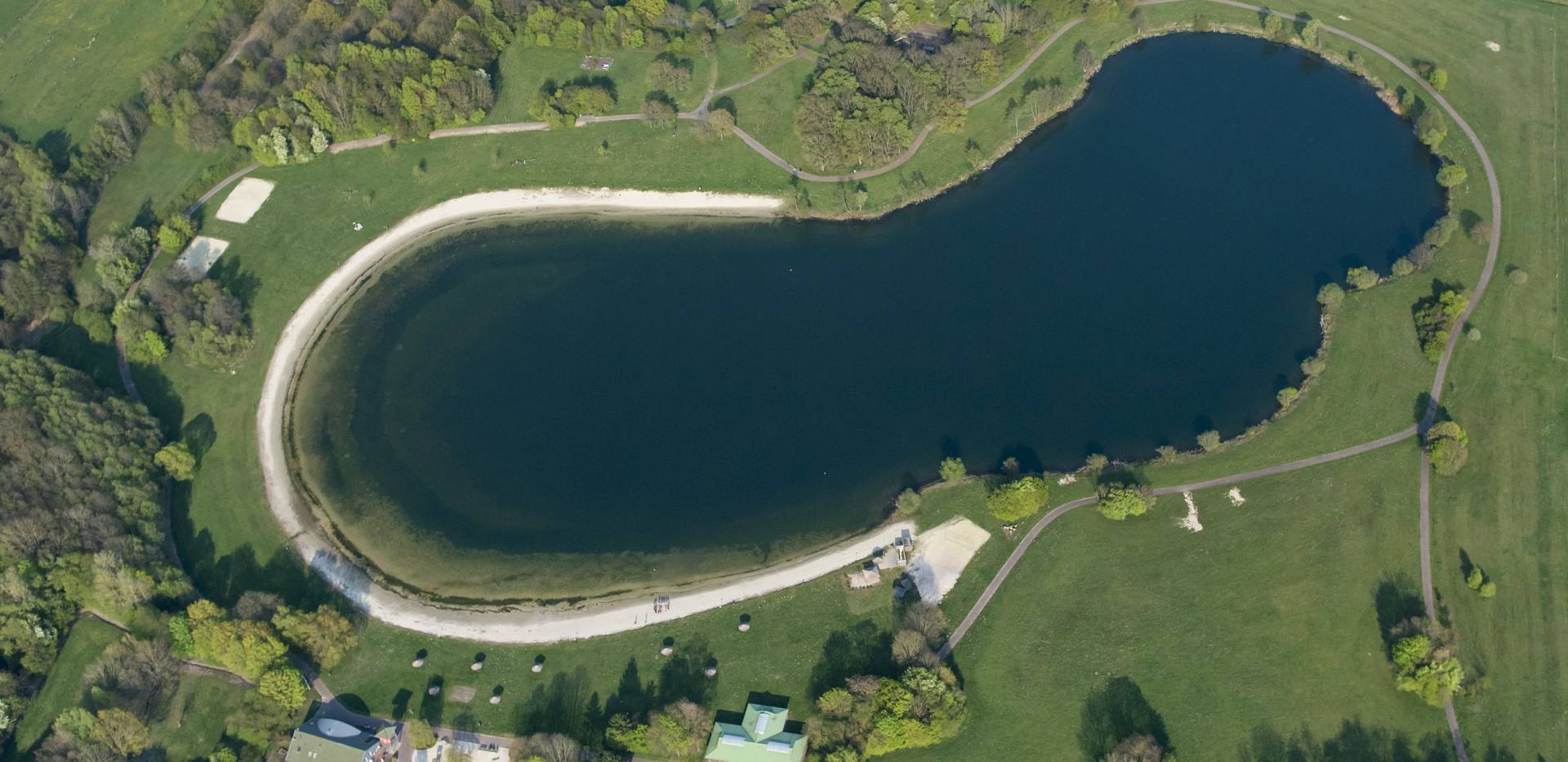 Blick auf den Hartensbergsee Goldenstedt aus der Vogelperspektive. 